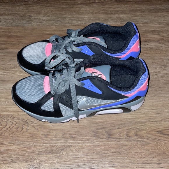 Nike Shoes - Picture 2 of 7